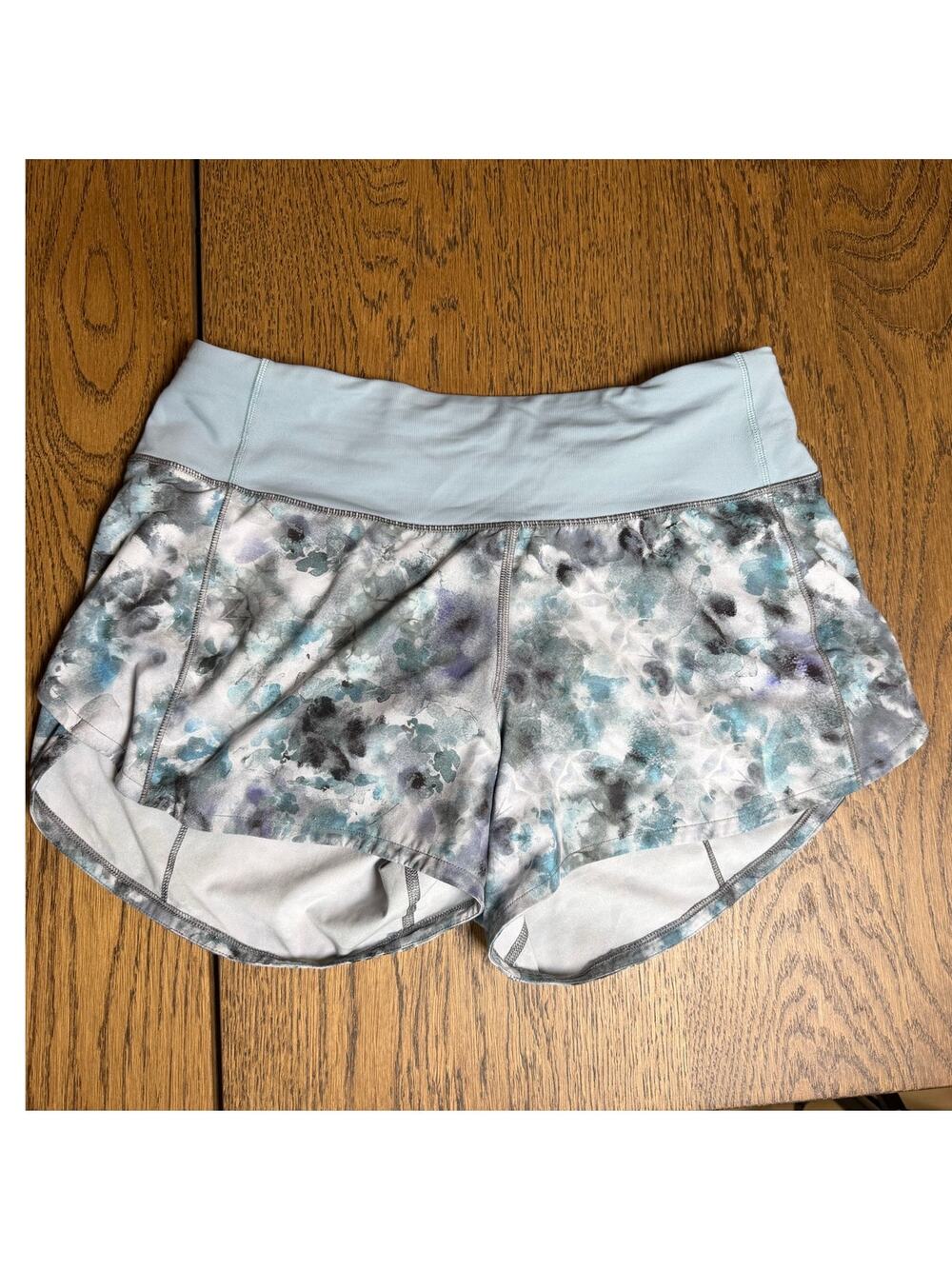 Lululemon Blue gray and White Diamond Die Shorts Size 4